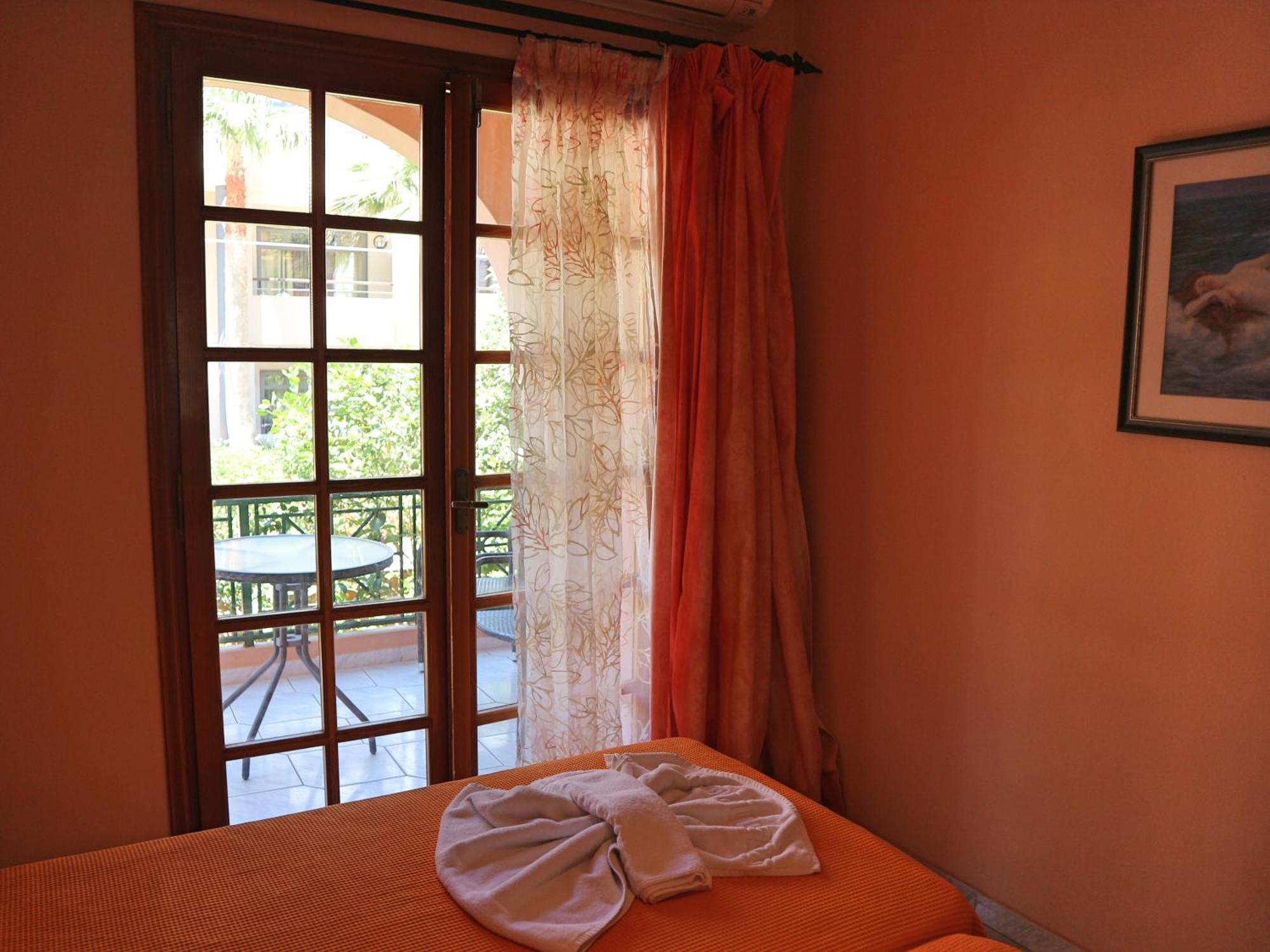 Villa Eleni Seaside Apartments Platanias  Bilik gambar